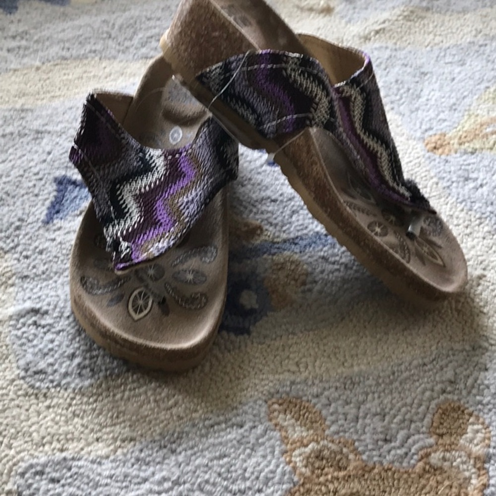 Sandals/thongs